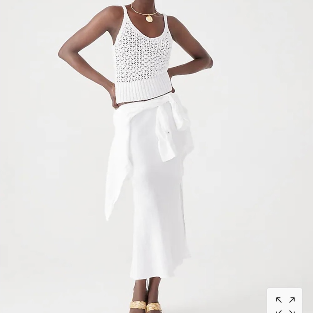 Cropped V-neck sweater-tank in textured pointelle